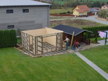 Pro tepelnou izolaci stěn stropu i podlahy sauny jsme použili polystyren a izolační vatu Pro tepelnou izolaci stěn stropu i podlahy sauny jsme použili polystyren a izolační vatu