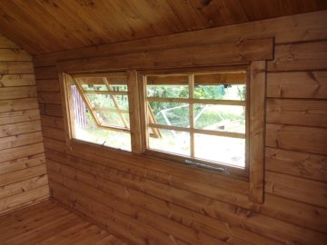 Panu Tomášovi jsme chatu Skov doplnili dřevěnou podlahou