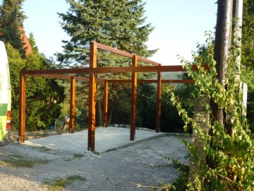 Montáž uzavřené garáže byla provedena na betonový podklad Montáž uzavřené garáže byla provedena na betonový podklad
