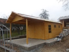 Po prodloužení střešního přesahu sedlové střehy o tři metry, bude garáž užívána jako víkendová chata