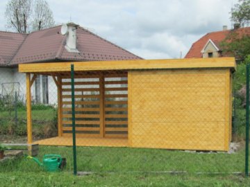 Na pokrytí pultové střechy jsme použili silnou EPDM folii