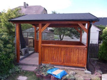 Malá, zatřešená pergola ke krbu - Dobřichovice, červen 2018