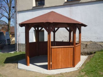 Osmiboký altánek - Prachatice, duben 2015