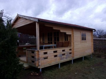 Dřevěná chatka s terasou - Kolín, leden 2020
