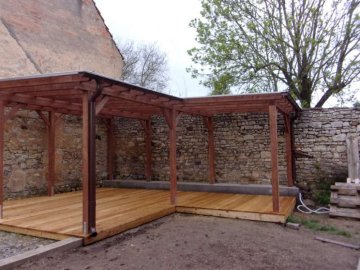 Rohová pergola - Třebotov, červen 2021