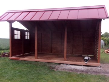 Pergola byla zastřešena plachovou střechou značky Lindab