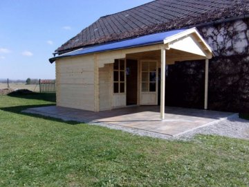 Zahradní chata s terasou - Jičín, duben 2019