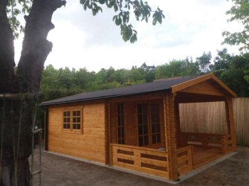 Chata s velkou terasou -Benešov, květen 2017