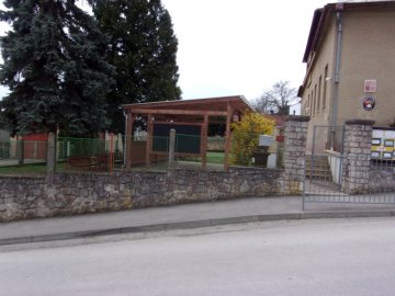 Montáž venkovní učebny pro žáky ZŠ Montáž venkovní učebny pro žáky ZŠ
