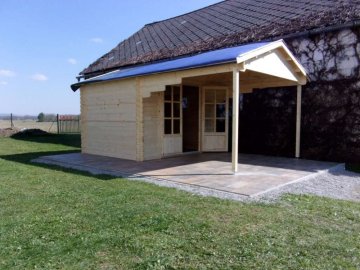 Zahradní chata s terasou - Jičín, duben 2019