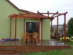 Pergola bez zastřešení ve tvaru kruhové výseče je krásným estetickým doplňkem každé zahrady Pergola bez zastřešení ve tvaru kruhové výseče je krásným estetickým doplňkem každé zahrady
