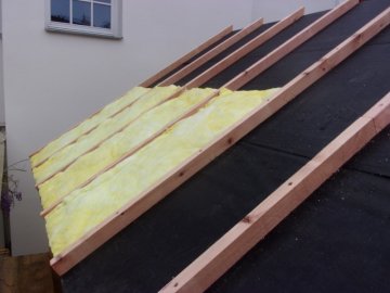 Střechu chaty Clockhouse jsme zateplili minerální vatou